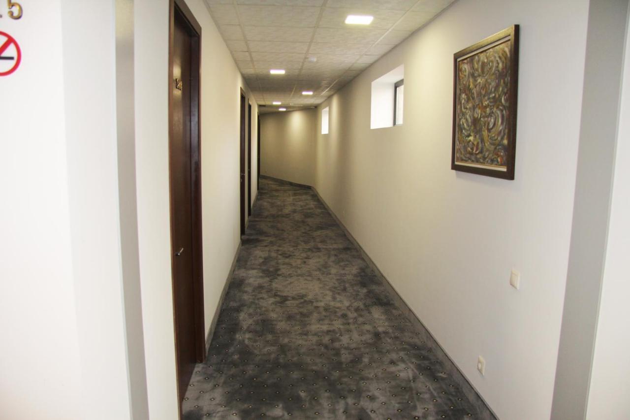 Nice Hotel Jerevan Eksteriør billede